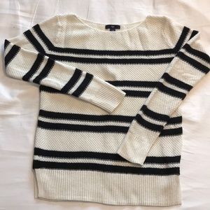 Gap sweater